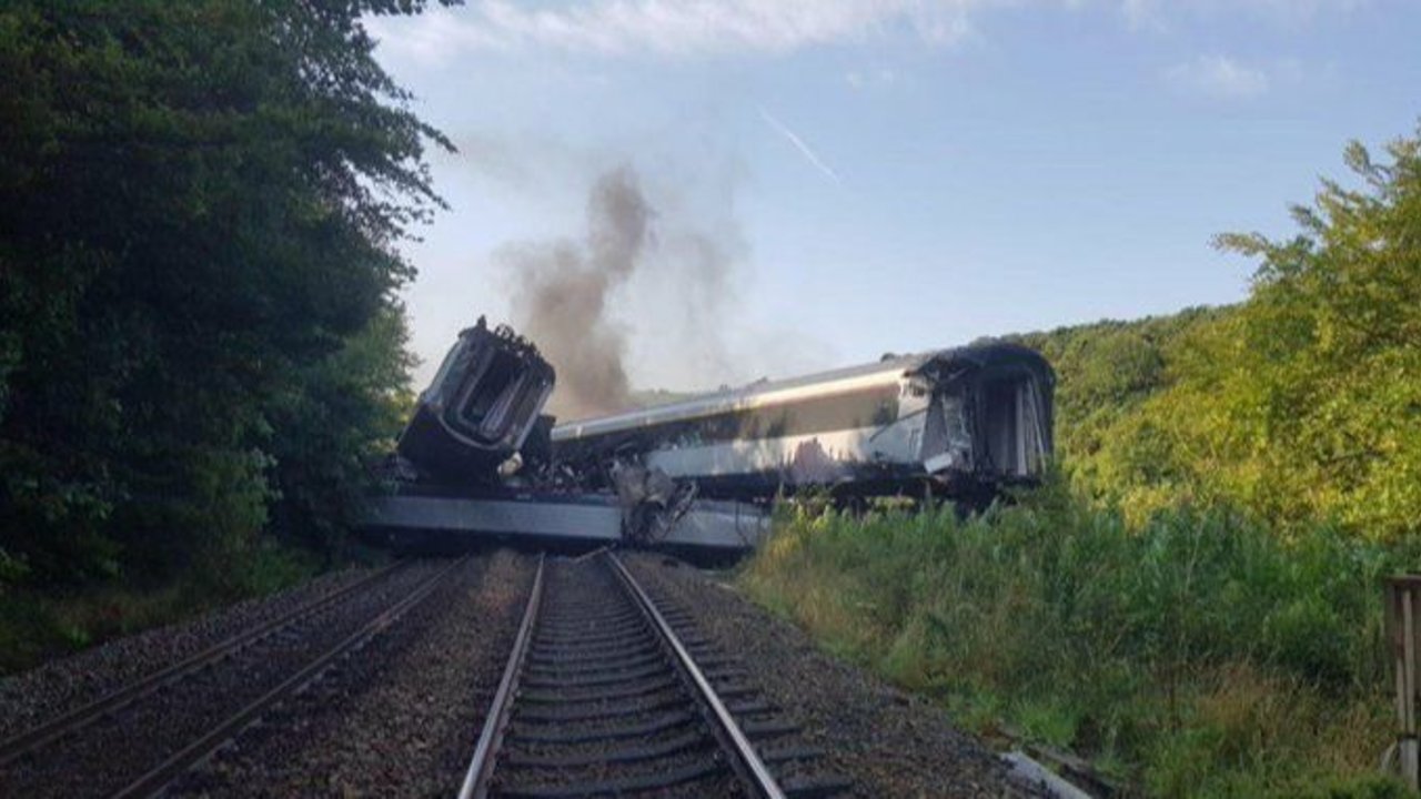 Final trágico: grave accidente de tren en Escocia deja múltiples víctimas