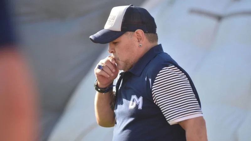 El particular homenaje que propuso un DT argentino para Maradona