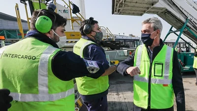 El Gobierno trabaja en protocolos para cuando regresen los vuelos regulares El Gobierno trabaja en protocolos para cuando regresen los vuelos regulares
