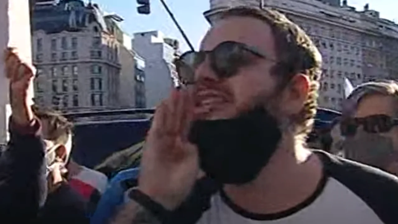 #17A: brutal agresión a cronistas de C5N en la marcha de militantes macristas