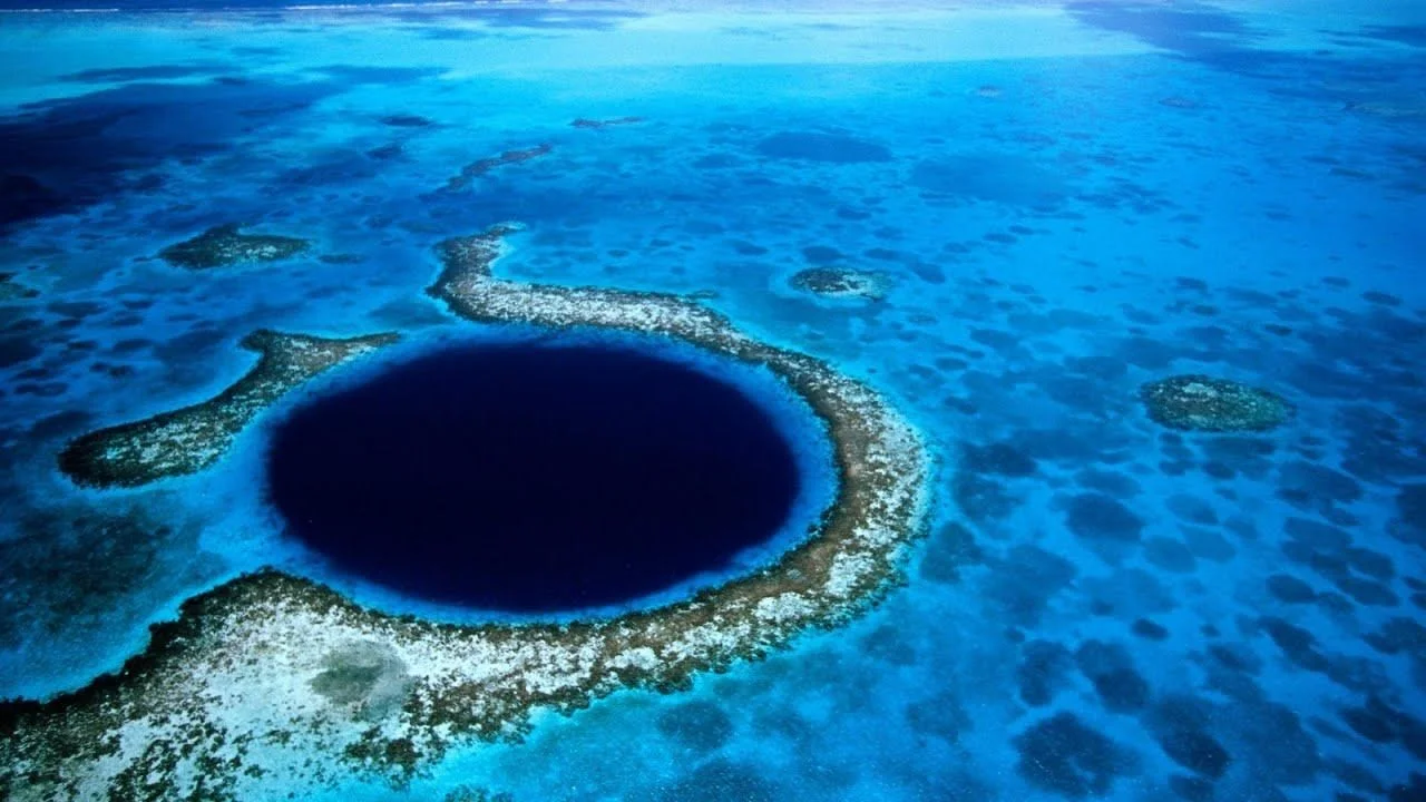 El enigmático agujero azul que investigarán en las costas de Florida