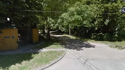 Adrogué: un policía hirió de un disparo a un delincuente que quiso robarle junto a otros dos hombres Adrogué: un policía hirió de un disparo a un delincuente que quiso robarle junto a otros dos hombres