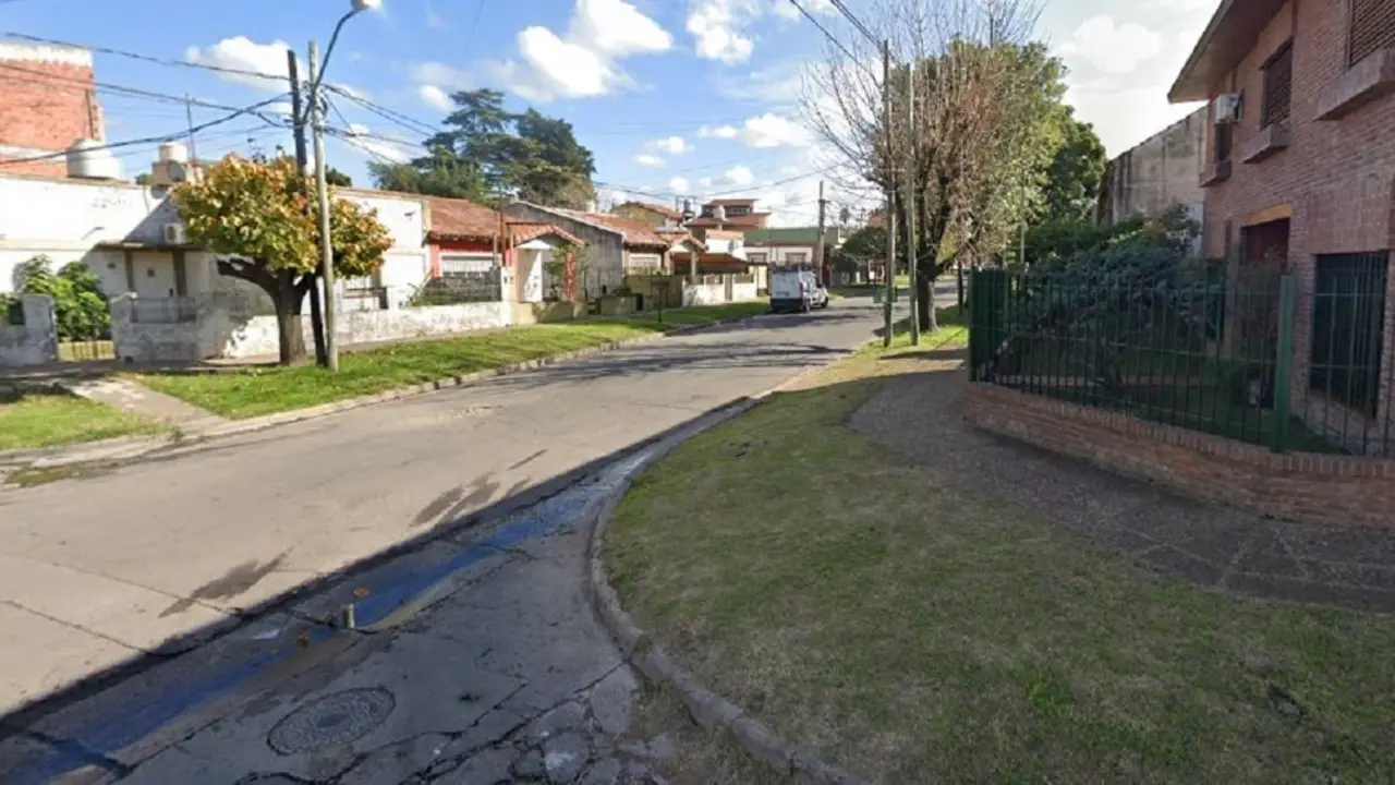 Asesinaron a un hombre de una puñalada para robarle una bici a motor en Hurlingham