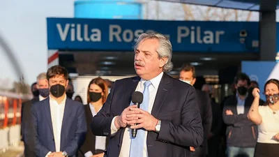 Alberto Fernández volvió a cruzar a Macri y aseguró: "La economía empezó a moverse” Alberto Fernández volvió a cruzar a Macri y aseguró: "La economía empezó a moverse”