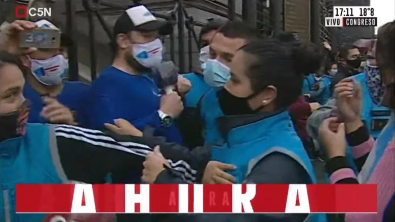 Manifestantes contra la reforma judicial golpearon a un periodista 