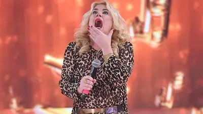 Escándalo: Esmeralda Mitre dio positivo de coronavirus y fue al Cantando 2020 Escándalo: Esmeralda Mitre dio positivo de coronavirus y fue al Cantando 2020