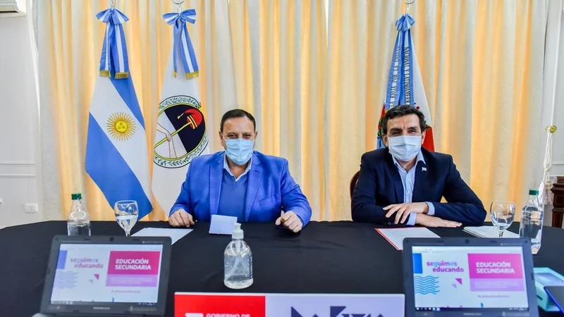 Entregan 3 mil notebooks a estudiantes en La Rioja