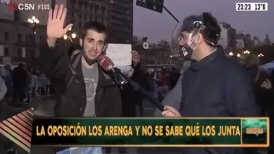 Insólito: un manifestante reclama que quiere tarifas más altas Insólito: un manifestante reclama que quiere tarifas más altas