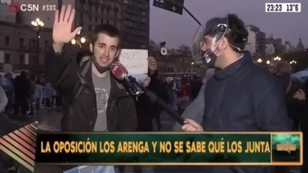 Insólito: un manifestante reclama que quiere tarifas más altas