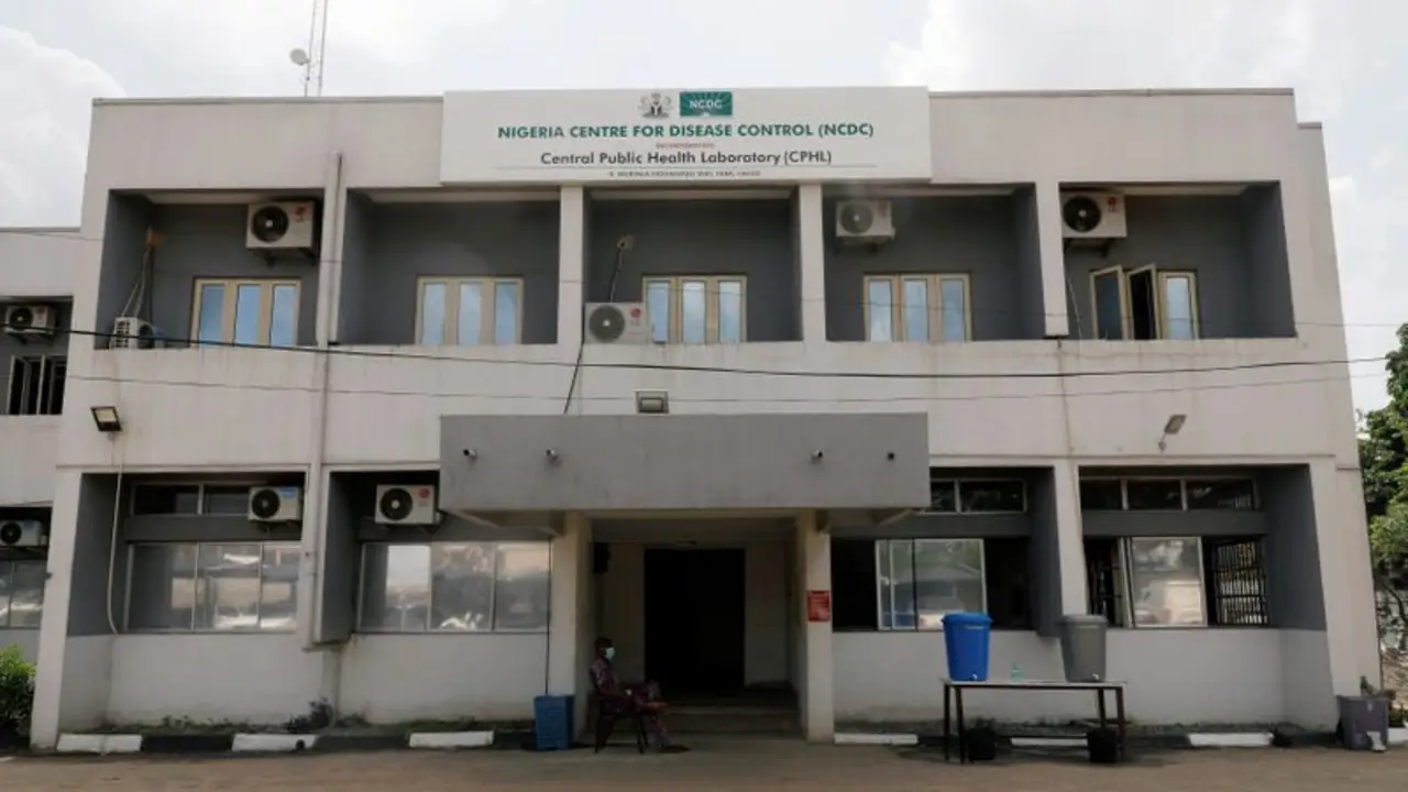 Al aumento de los contagios por COVID-19 se suma una ola mortal de cólera en Nigeria