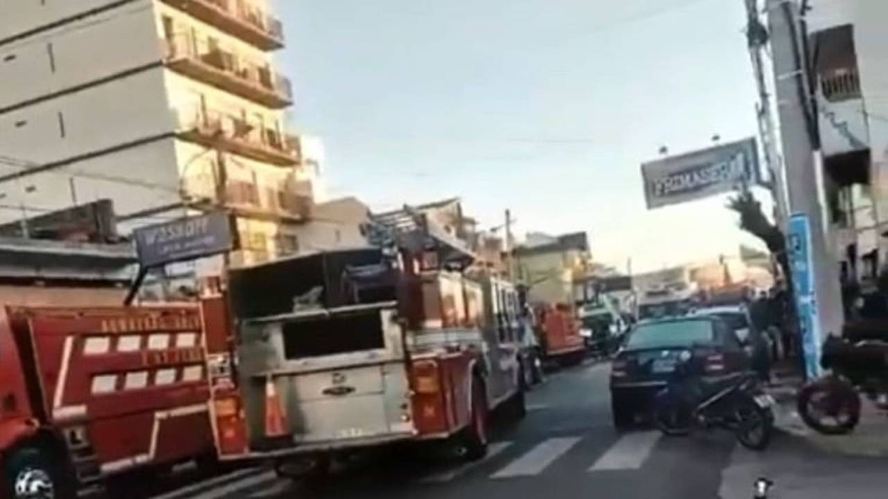 Trágico incendio en edificio de  Caseros: murieron tres bomberos
