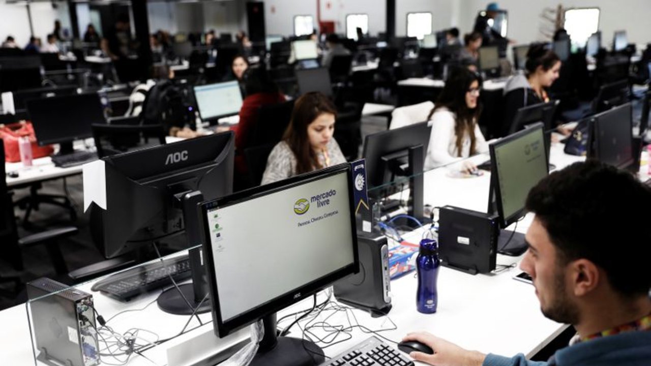 MercadoLibre supera las estimaciones de ingresos gracias a auge de las compras online