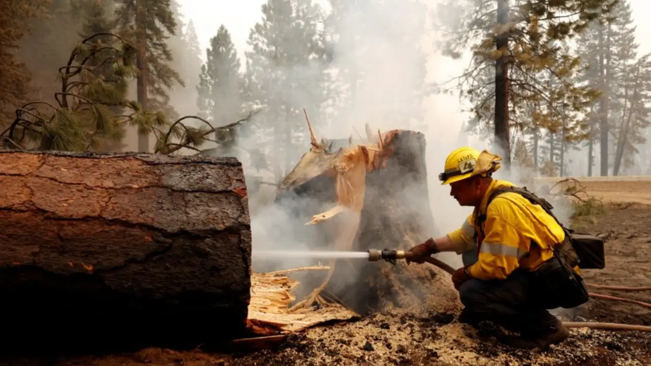 El incendio forestal Dixie se convierte en el segundo más grande en la historia de California