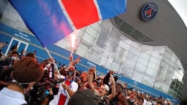 Imperdible: ¡Messi se presentó ante los hinchas del PSG!