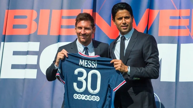 Lionel Messi y el presidente de PSG en la presentación oficial