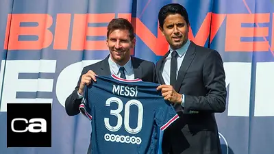 Lionel Messi y el presidente de PSG en la presentación oficial Lionel Messi y el presidente de PSG en la presentación oficial
