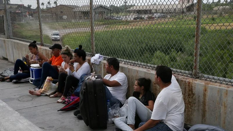 Corte EEUU ordena a Biden restablecer política migratoria de Trump en frontera con México