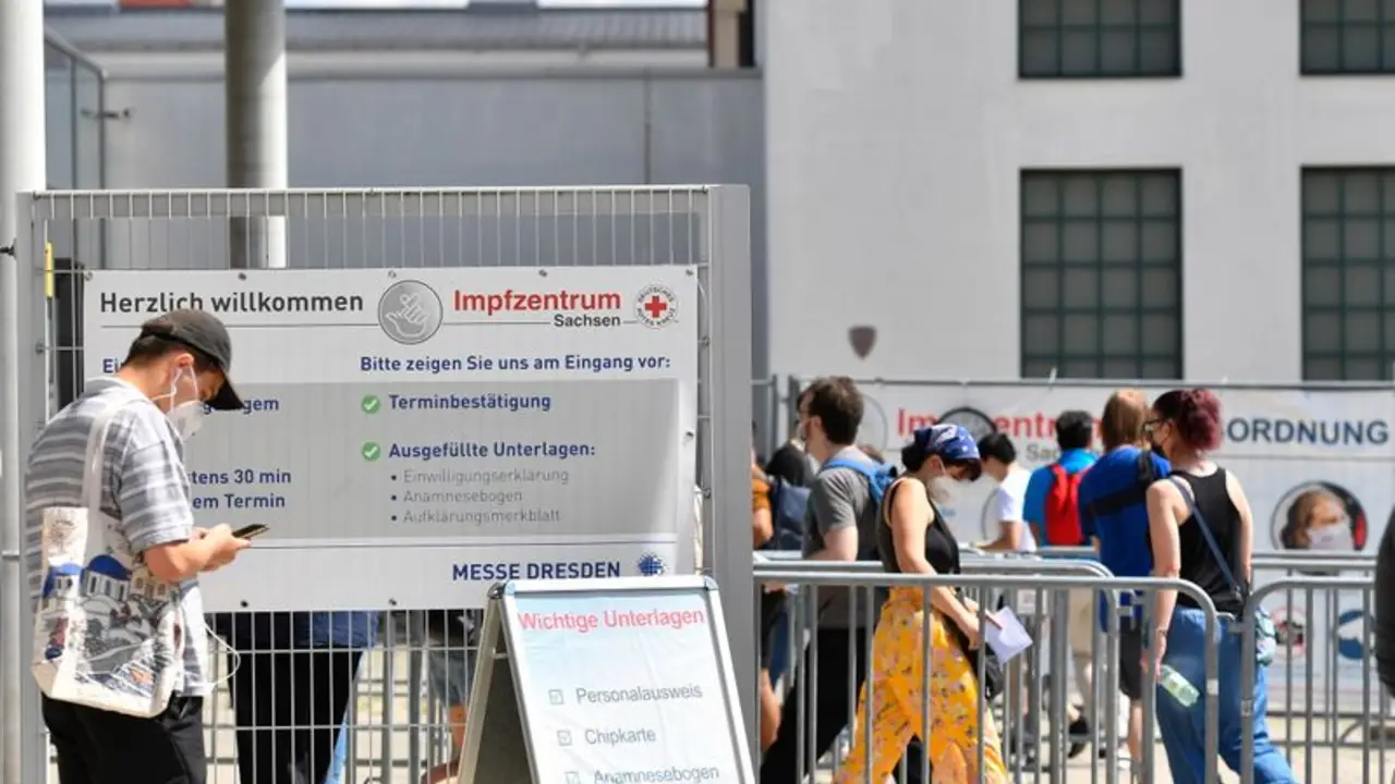 Un grupo de expertos alemanes recomienda que todos los jóvenes de 12 a 17 años se vacunen contra COVID-19