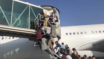 Escenas de pánico y huidas de Kabul tras la toma del poder de los talibanes en Afganistán Escenas de pánico y huidas de Kabul tras la toma del poder de los talibanes en Afganistán