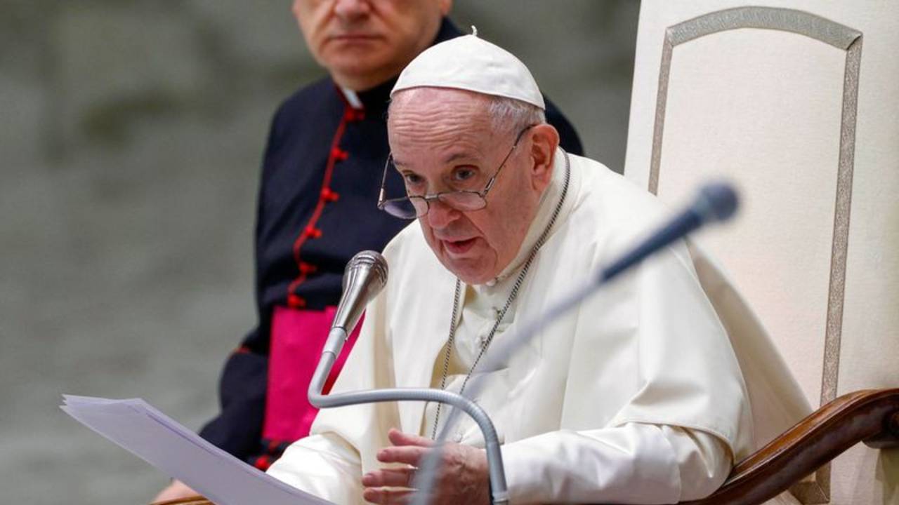 El Papa Francisco insta a todos a vacunarse contra el COVID-19 por el bien común