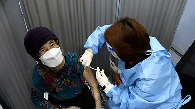 Mientras más personas se vacunan contra el COVID, menos están donando sangre Mientras más personas se vacunan contra el COVID, menos están donando sangre