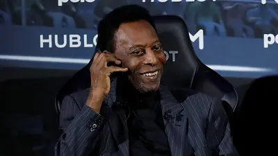 Pelé reúne a celebridades y estrellas del deporte para subasta benéfica Pelé reúne a celebridades y estrellas del deporte para subasta benéfica