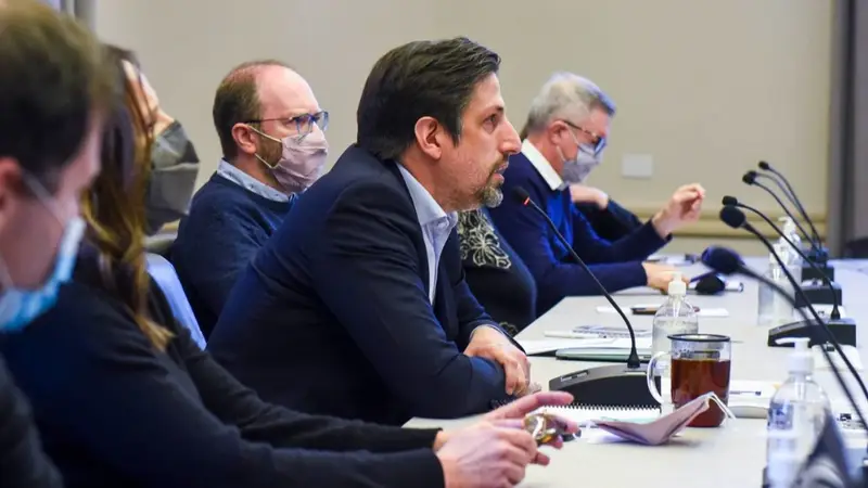 El Gobierno trabaja en una propuesta para ampliar la presencialidad en las escuelas