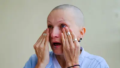 Una familia LGBT tuvo que huir de Rusia por insultos homofóbicos y amenazas de muerte en las redes sociales Una familia LGBT tuvo que huir de Rusia por insultos homofóbicos y amenazas de muerte en las redes sociales