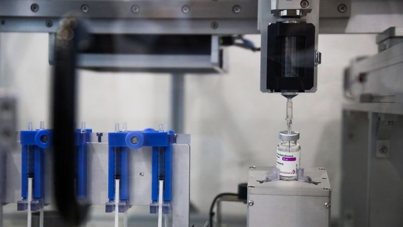 Tailandia desarrolla sistema robótico para "exprimir" más dosis de vacunas