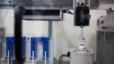 Tailandia desarrolla sistema robótico para "exprimir" más dosis de vacunas Tailandia desarrolla sistema robótico para "exprimir" más dosis de vacunas
