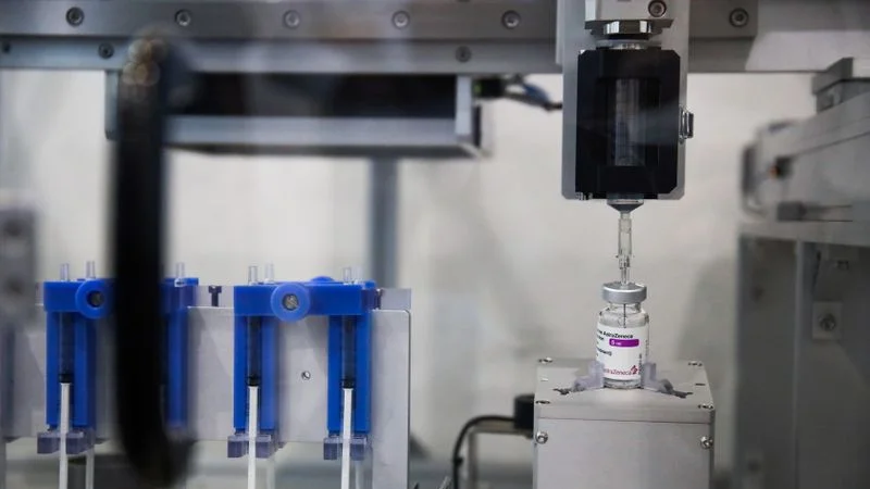 Tailandia desarrolla sistema robótico para "exprimir" más dosis de vacunas