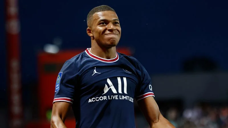 El Paris St Germain rechaza la oferta del Real Madrid por Kylian Mbappé 