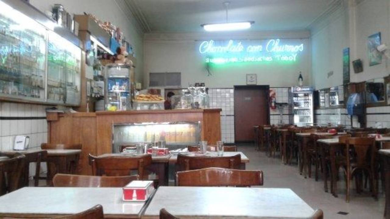 Vuelve al centro porteño La Giralda, el emblema del chocolate con churros que había cerrado durante el macrismo