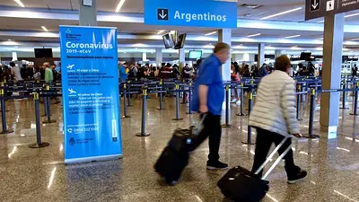 El gobierno eliminaría la cuarentena para viajeros, pero con una condición El gobierno eliminaría la cuarentena para viajeros, pero con una condición