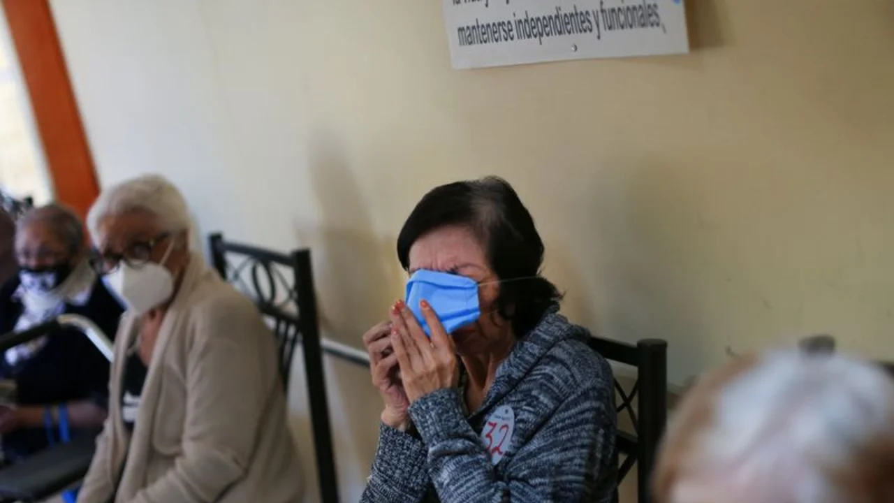 Investigadores mexicanos crean mascarilla que neutraliza al COVID-19