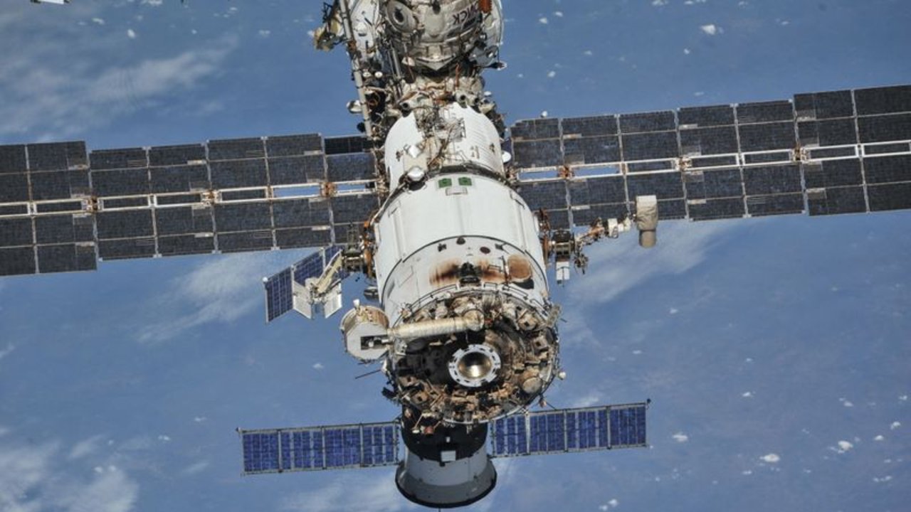 Siguen las fallas en la Estación Espacial Internacional: cosmonautas rusos encuetras nuevas grietas en el módulo