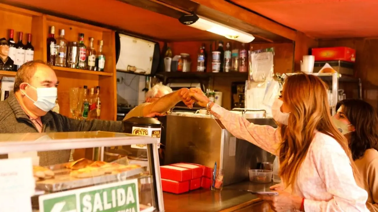 Victoria Tolosa Paz recorrió talleres y sostuvo que "hay que dejar atrás la timba financiera"
