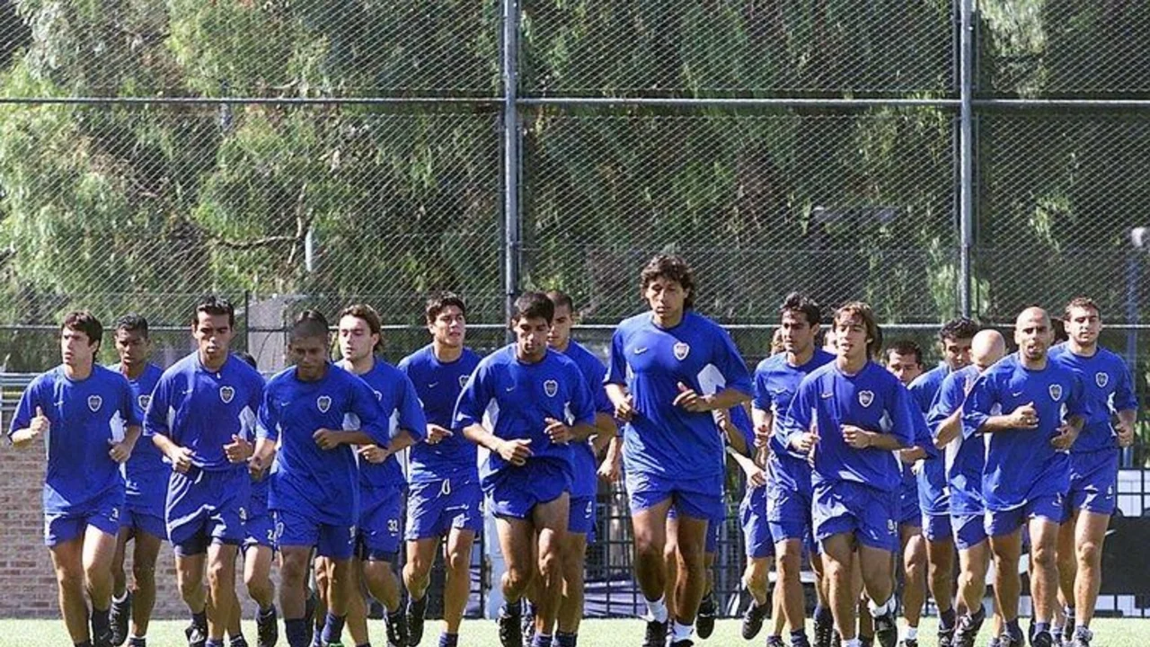 Diego Cortés y el plantel de Boca