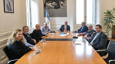 Tras el encuentro con CFK, la CGT analizó junto a Manzur la "nueva etapa" del Gobierno Tras el encuentro con CFK, la CGT analizó junto a Manzur la "nueva etapa" del Gobierno