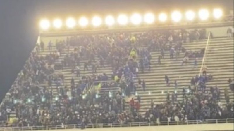 Graves incidentes con hinchas "infiltrados" de Talleres en la cancha de Vélez