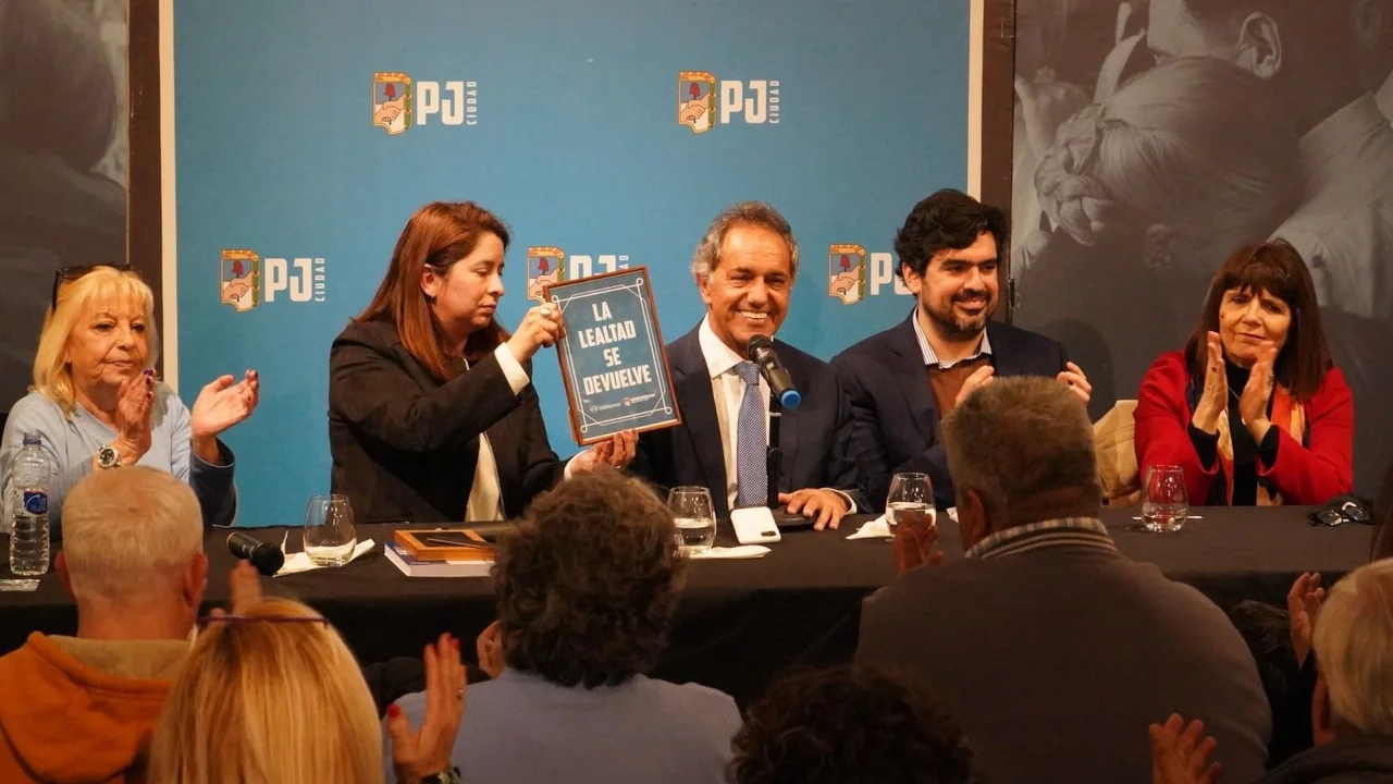 Scioli: "Militancia es compromiso, responsabilidad y es estar donde uno tiene que estar"