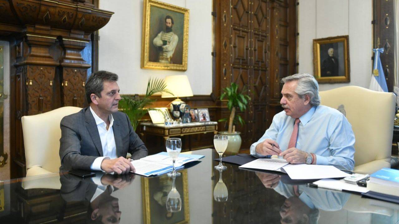 Massa ajusta su estilo de gestión: bajo perfil político y alta ejecutividad