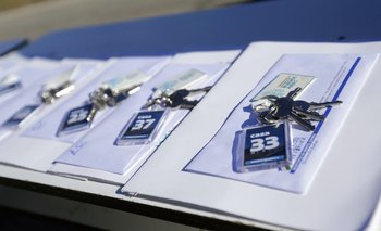 PBA entregó viviendas sociales y escrituras a vecinos de Villa Gesell | Viviendas