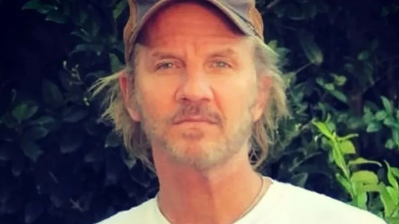 Facundo Arana en MDQ. Facundo Arana en el sketch Buscando el éxito de los hermanos Eugenio y Culini Weinbaum 
