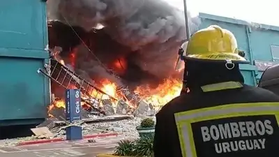 Se incendió un shopping en Punta del Este y luego se derrumbó Se incendió un shopping en Punta del Este y luego se derrumbó