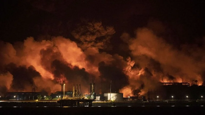 Cuba: un muerto y 16 desaparecidos por la explosión de dos tanques petroleros 