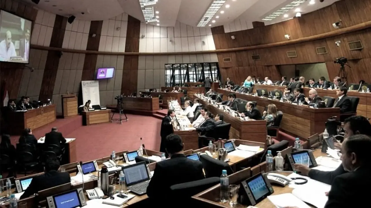 La fiscal general de Paraguay se salva de un juicio político y el ex presidente Cartes se anota una victoria