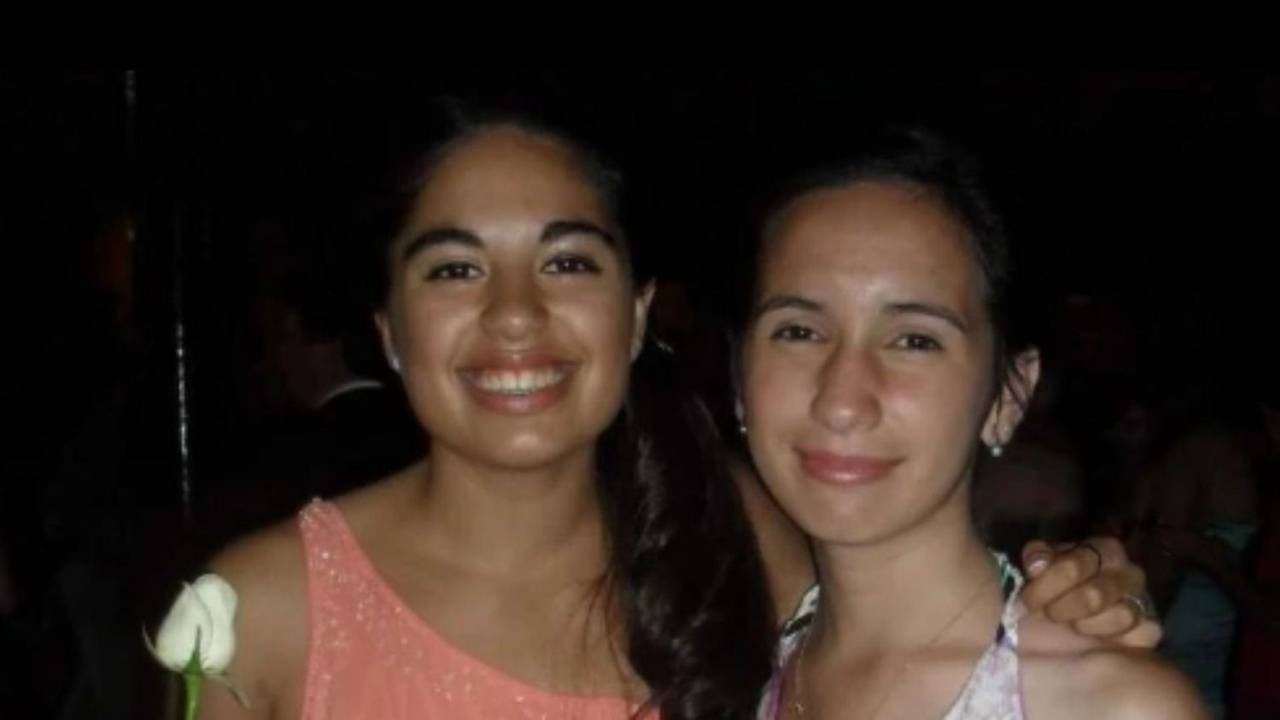 Micaela García y su amiga de la infancia