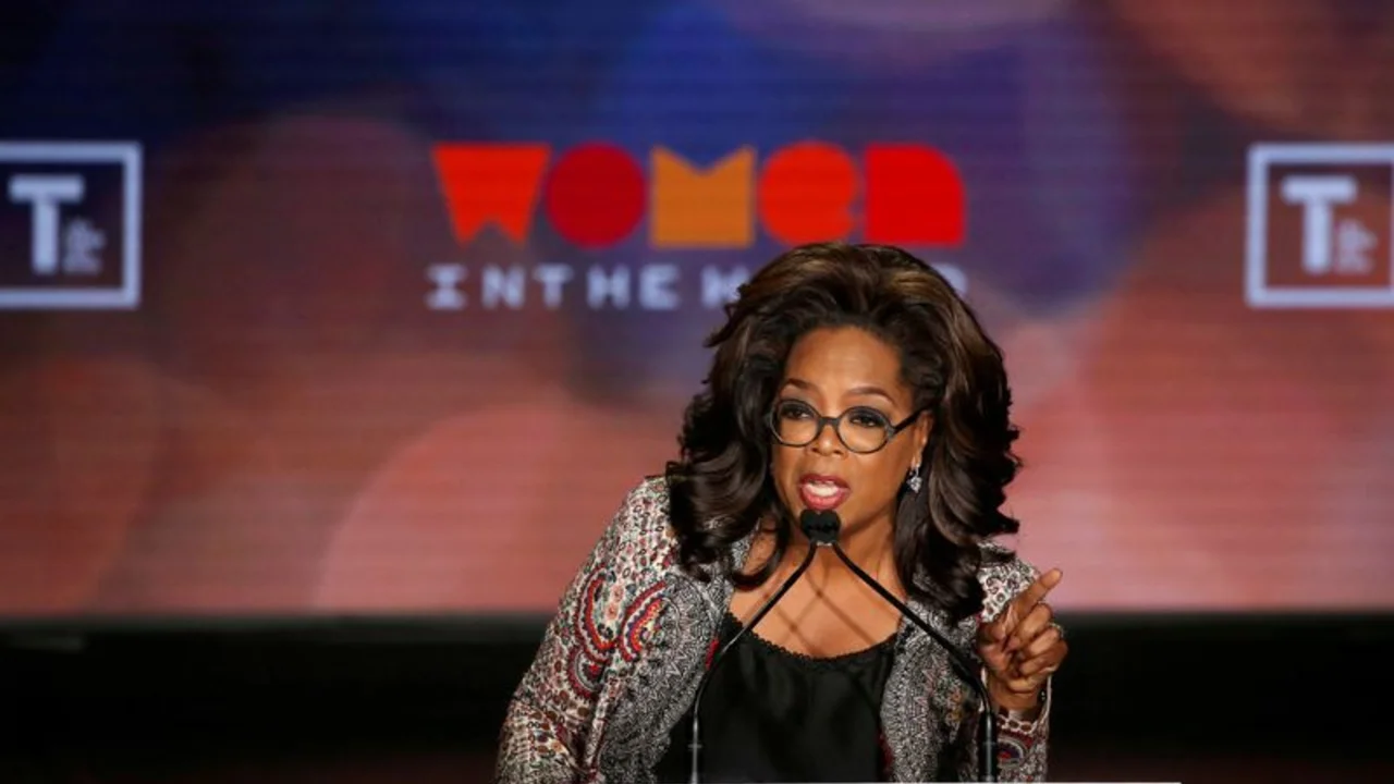 La empresa de Oprah Winfrey demanda por el podcast "Oprahdemics"