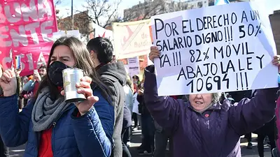 Paro docente en cinco provincias del país y se agudiza la situación en otras Paro docente en cinco provincias del país y se agudiza la situación en otras